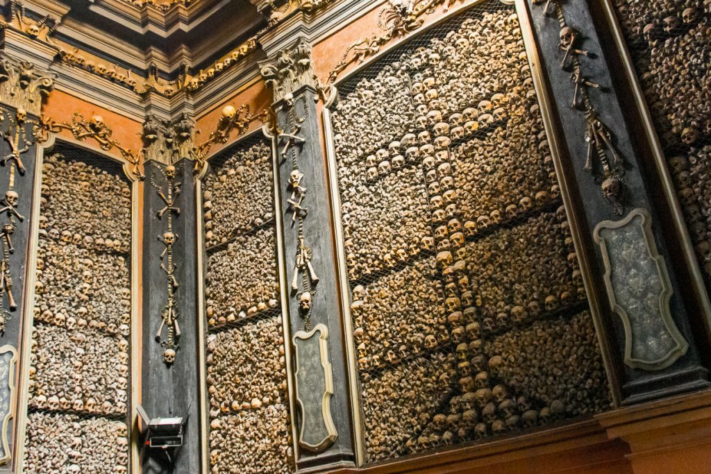 Pareti dell'Ossario di San Bernardino alle Ossa, Milano